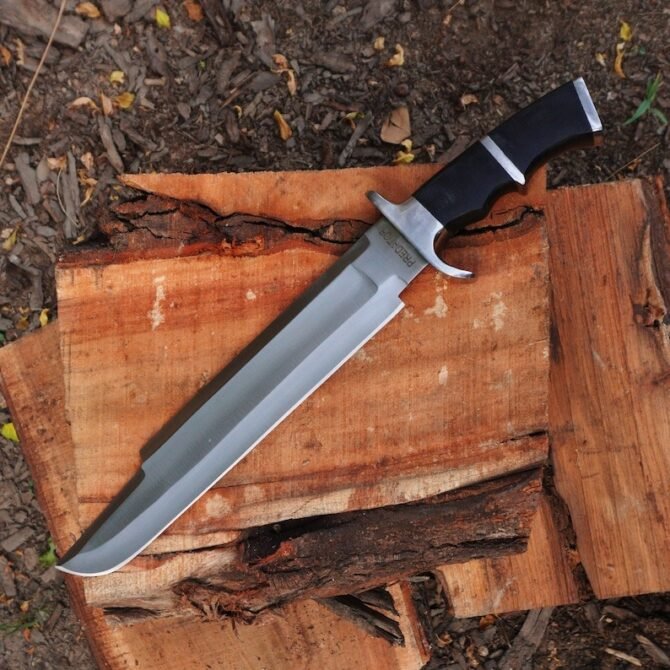 Predator Bowie Knife: Handmade 5160 Spring Steel Predator Replica